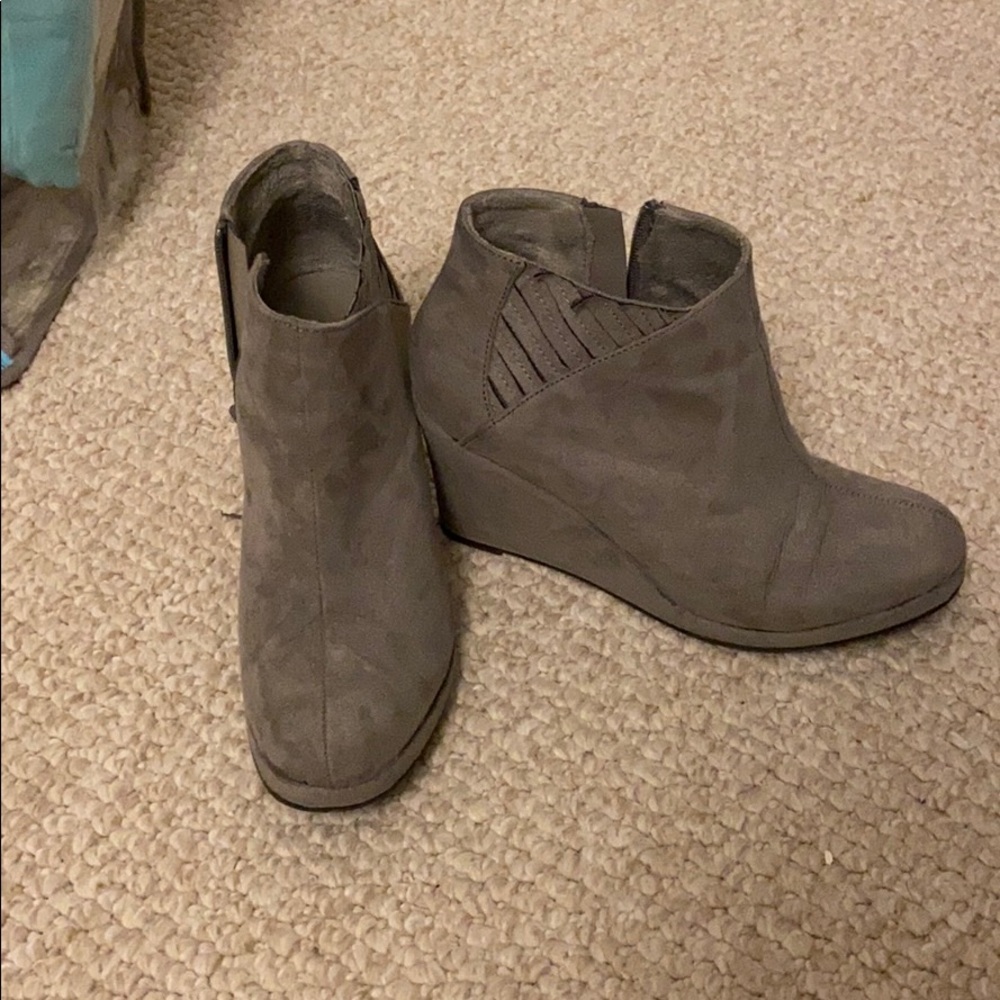 Gray rampage boots